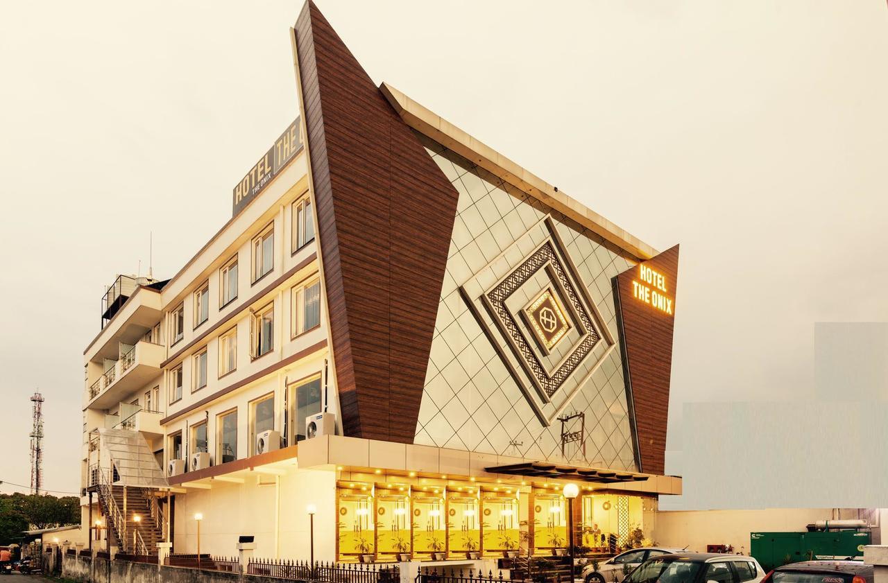 Hotel The Onix Dehradun Exterior photo