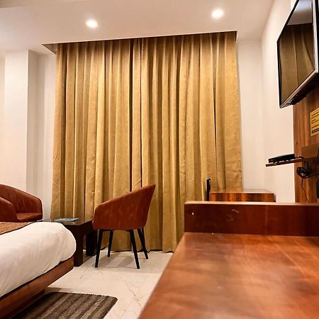 Hotel The Onix Dehradun Exterior photo