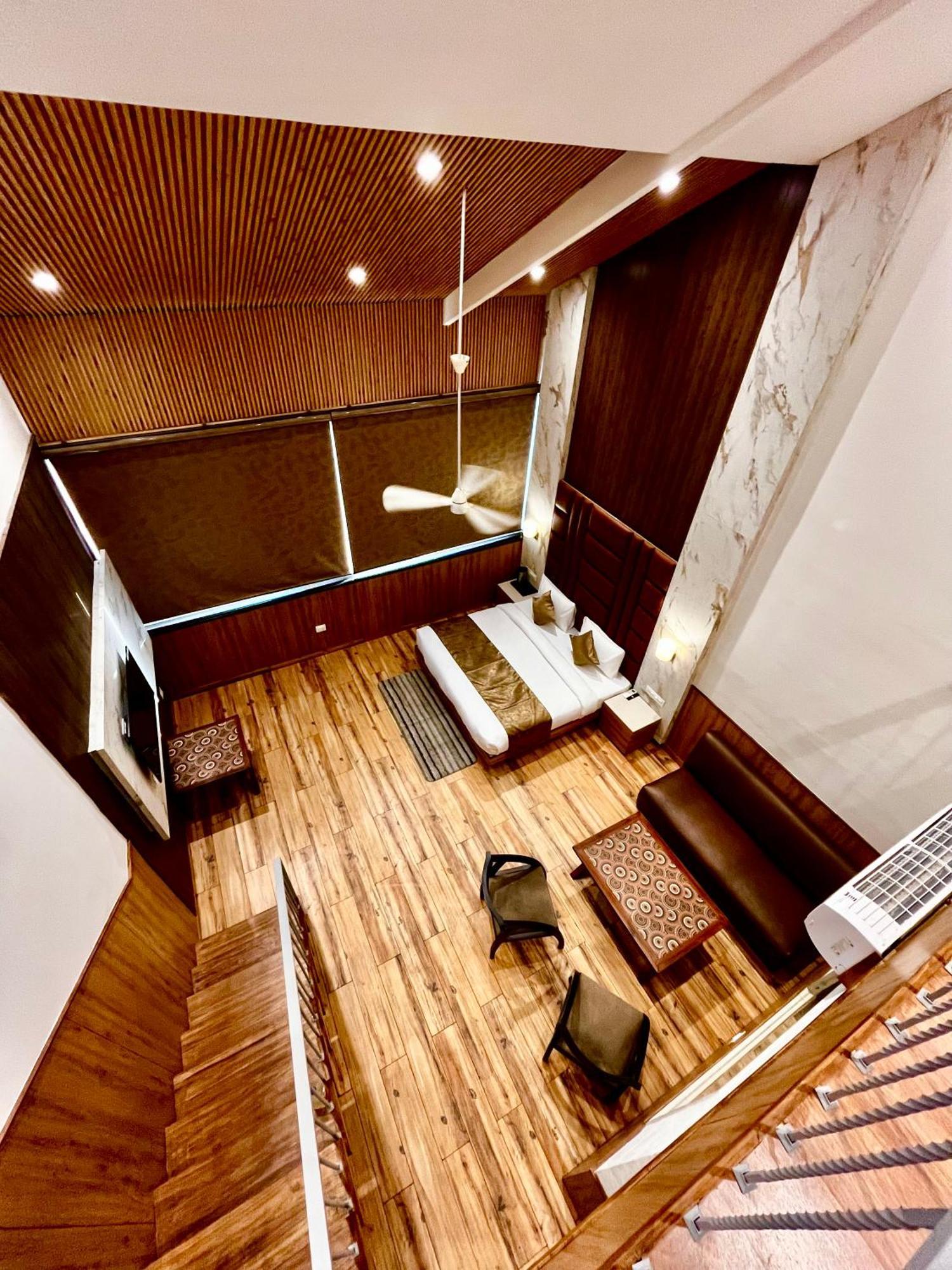 Hotel The Onix Dehradun Exterior photo