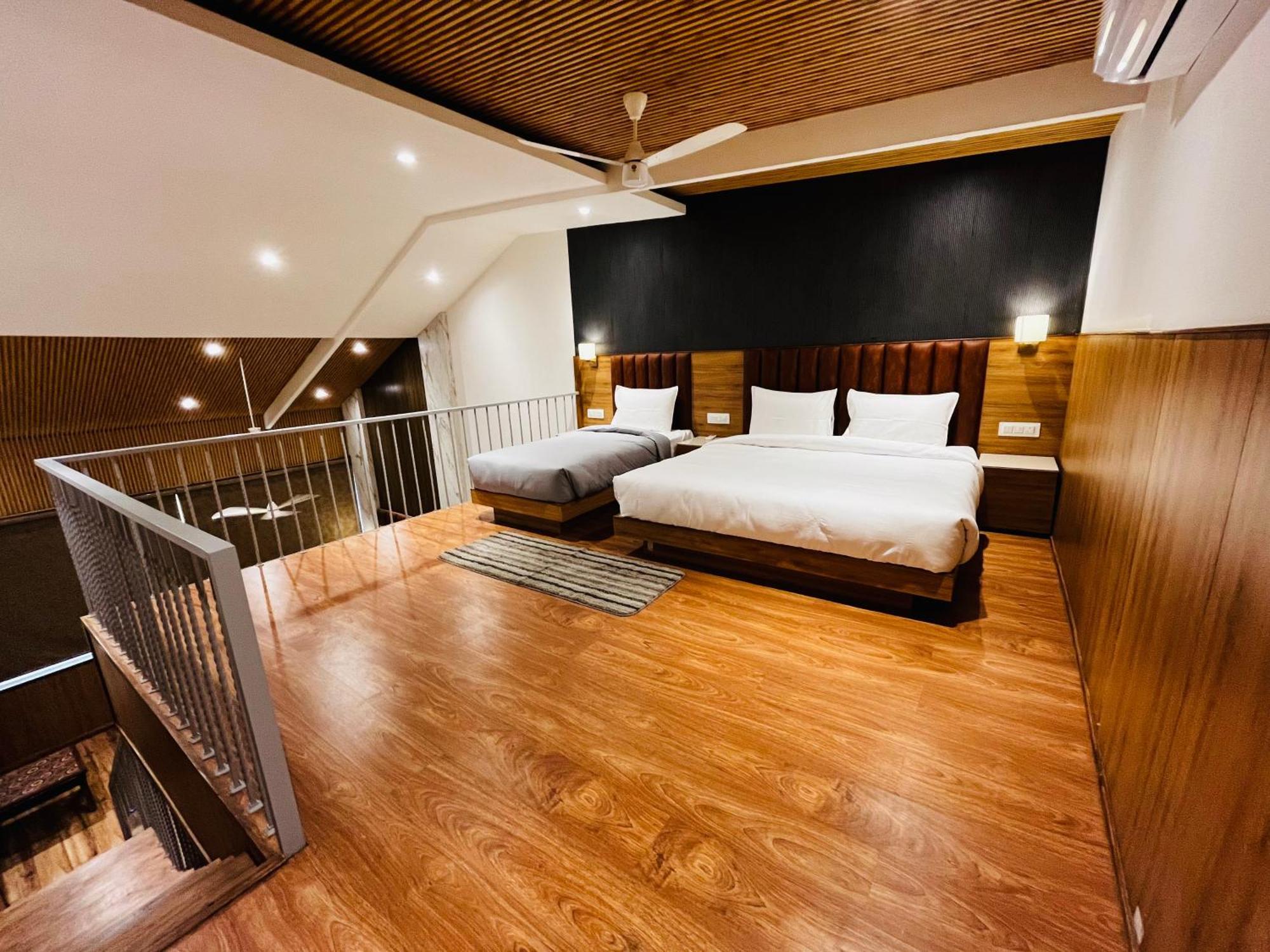 Hotel The Onix Dehradun Exterior photo