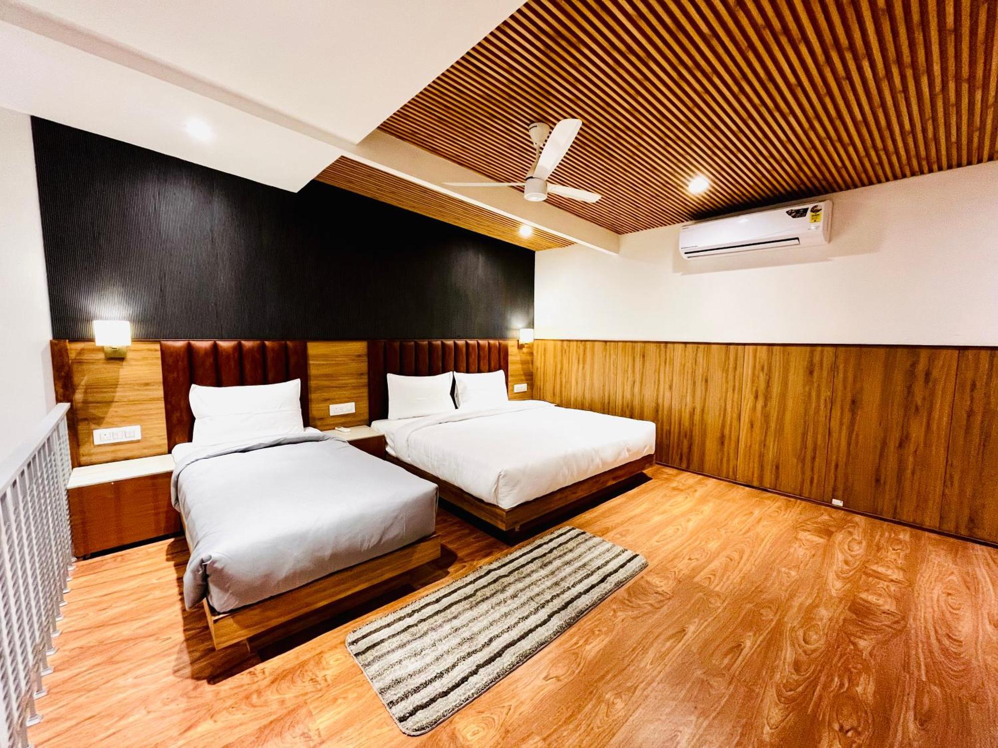 Hotel The Onix Dehradun Exterior photo