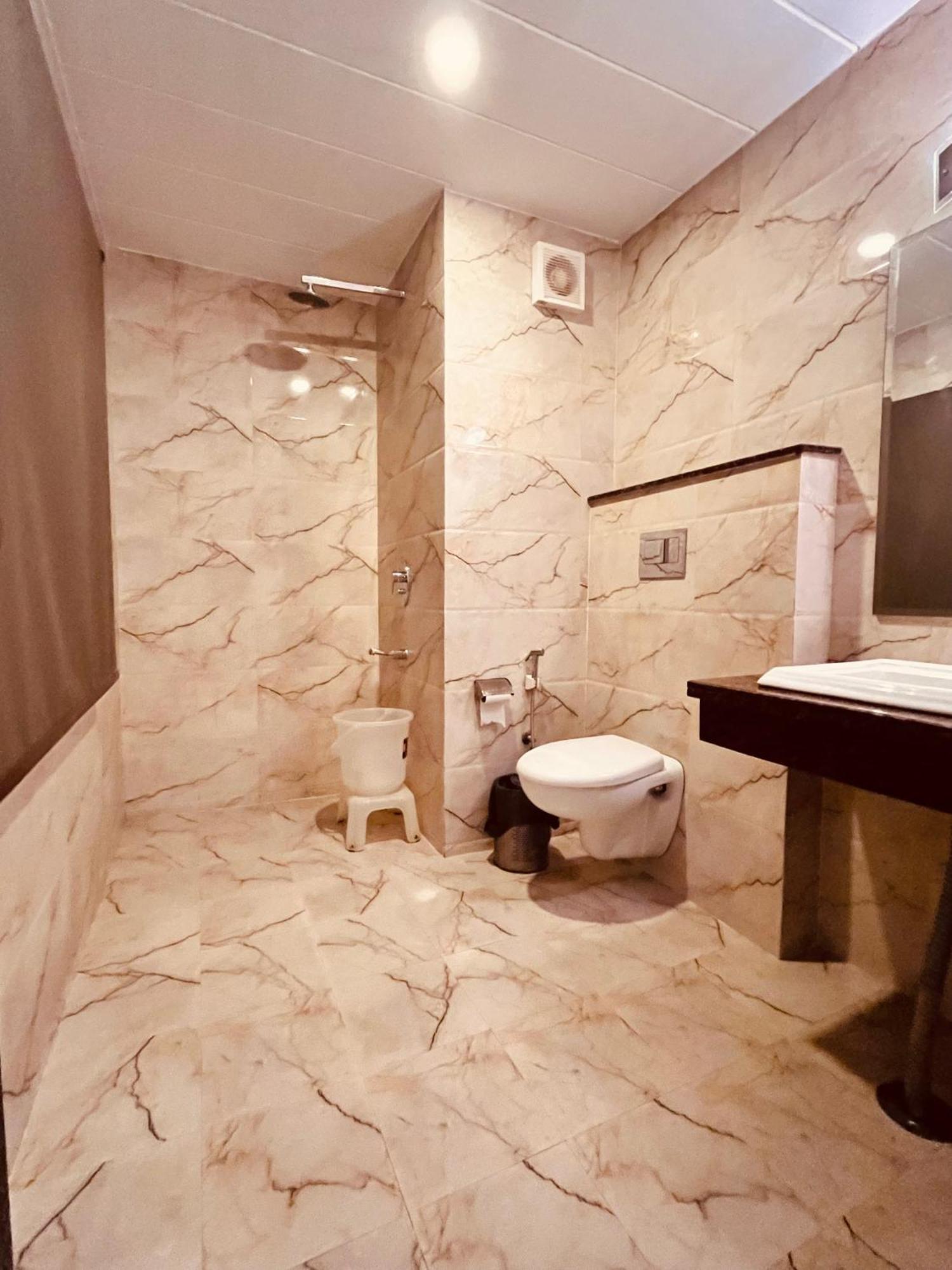 Hotel The Onix Dehradun Exterior photo