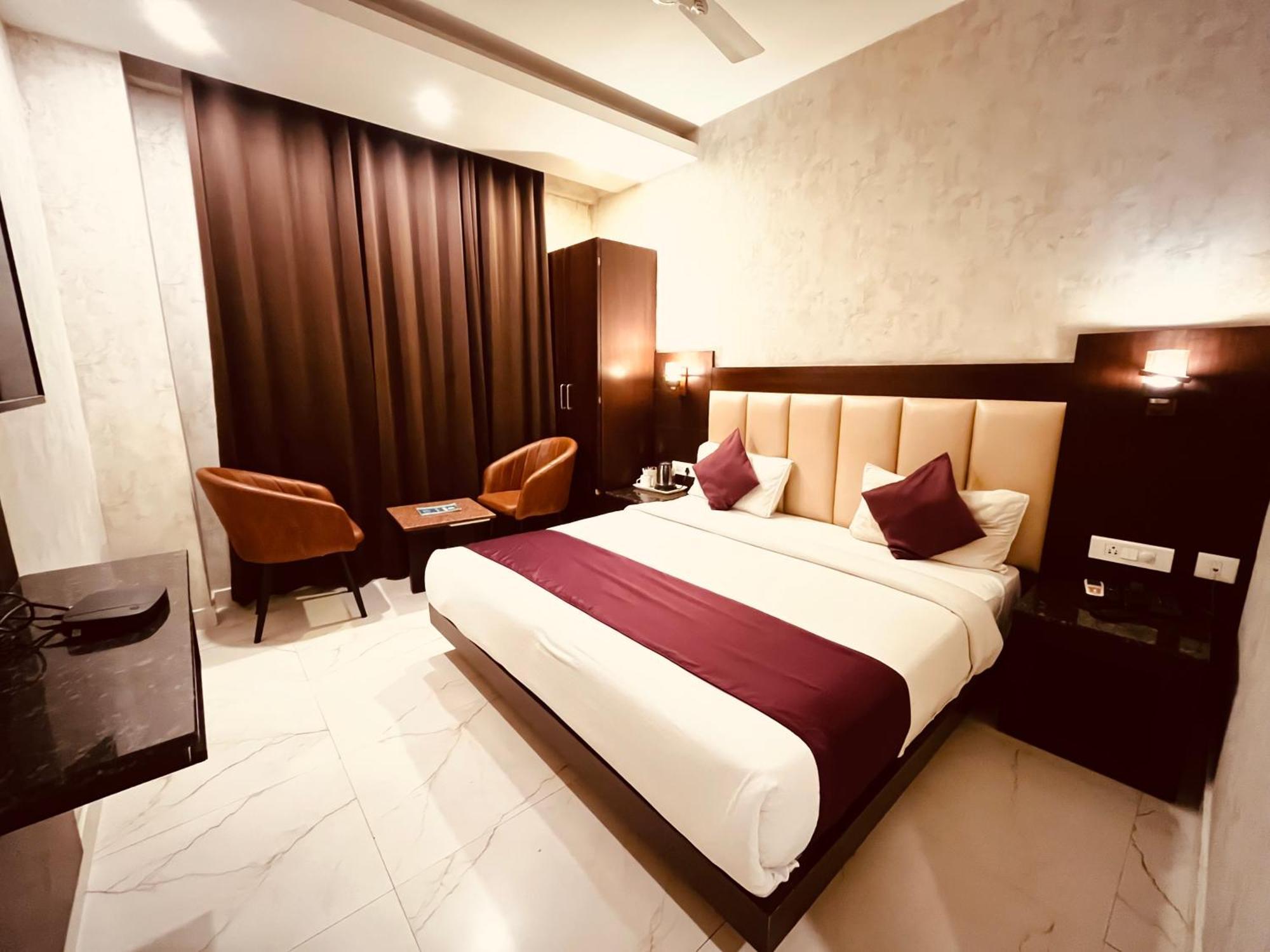 Hotel The Onix Dehradun Exterior photo